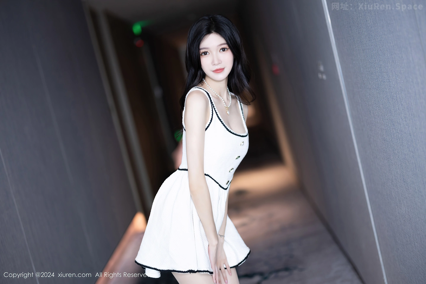 图片[5]-[XiuRen秀人网]VOL.8861 模特程程程私房性感白色连衣短裙配白色丝袜秀曼妙身姿迷人写真83P-秀人网官方网站